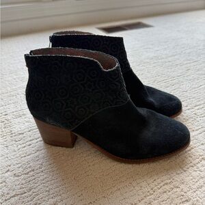 Tom’s Black Leila Ankle Boots- size 12